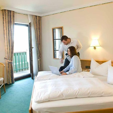 Goldener Hirsch Hotell Burgthann Eksteriør bilde