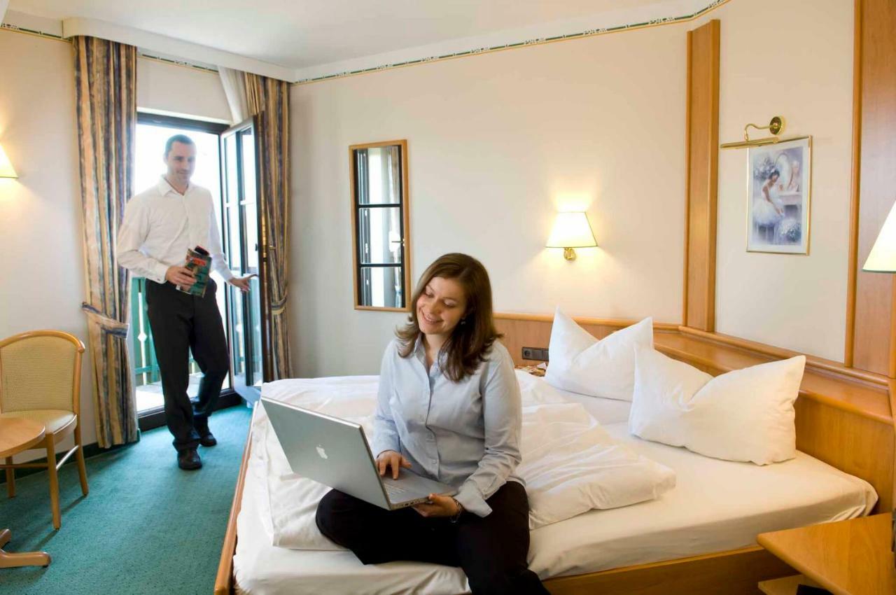 Goldener Hirsch Hotell Burgthann Eksteriør bilde