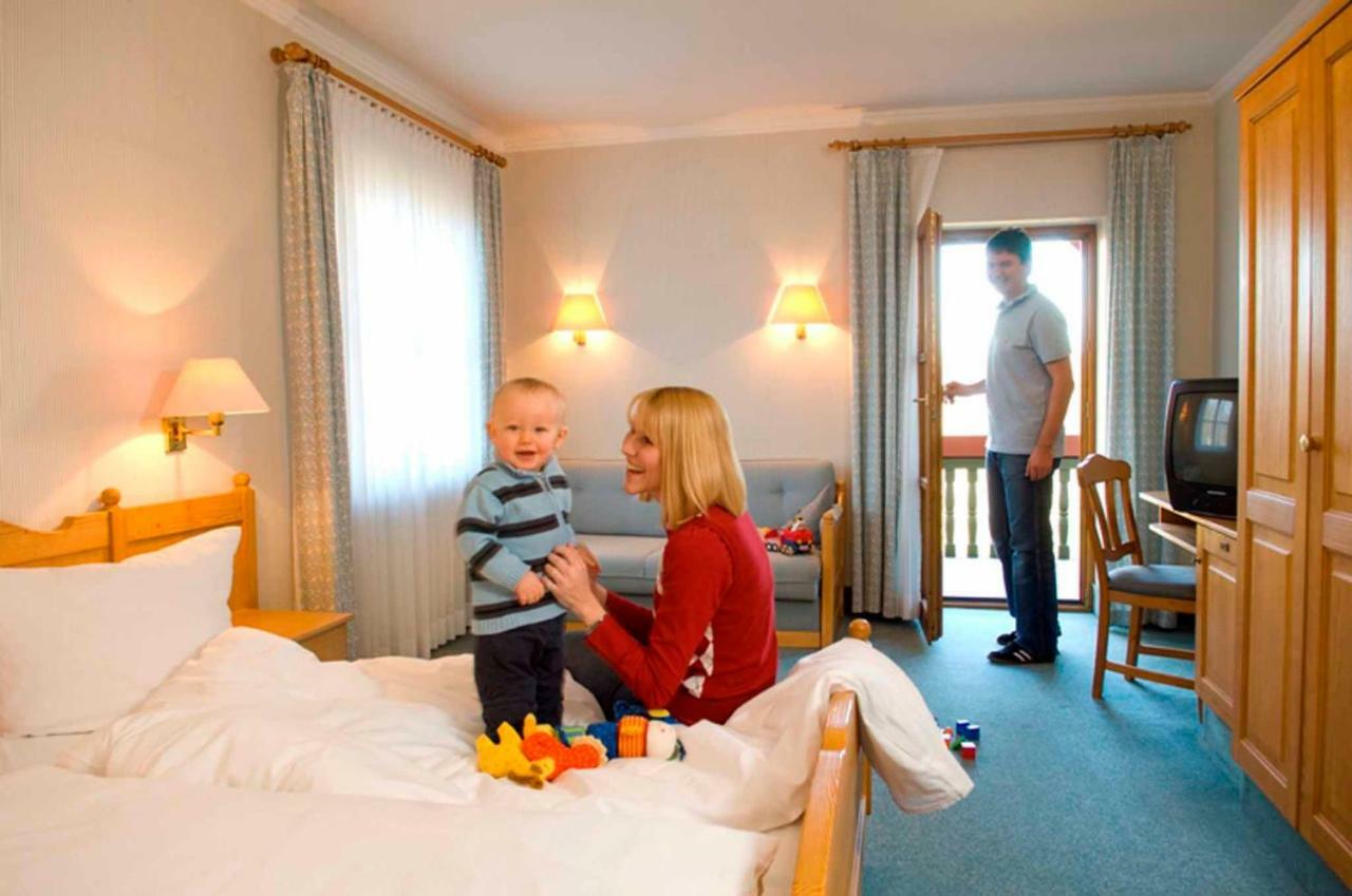 Goldener Hirsch Hotell Burgthann Eksteriør bilde