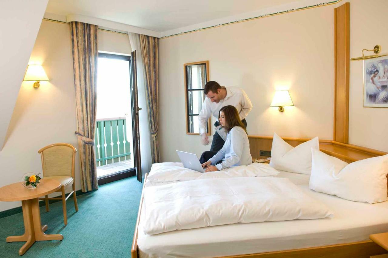 Goldener Hirsch Hotell Burgthann Eksteriør bilde